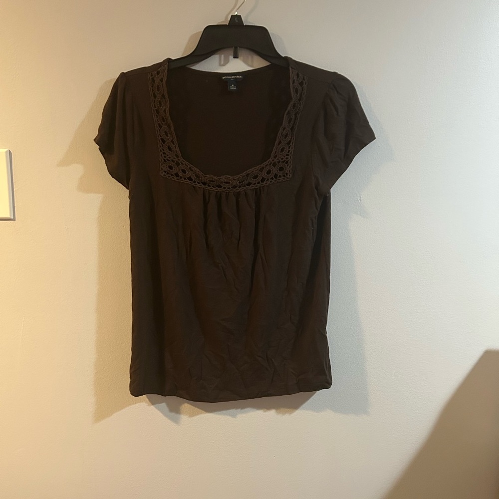 Banana republic size medium brown short sleeve top with decorated neck line